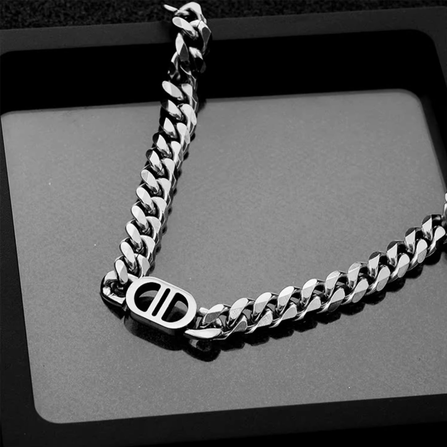 Pig Nose Cuban Chain